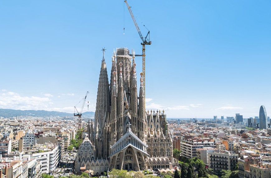 Liebherr cranes are working on the final phase of the Sagrada Família construction project
